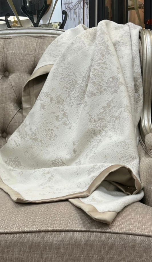 Luxurious Textured Throw in Cream & Champagne